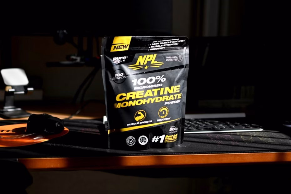 Does creatine cause hair loss? Illustration of creatine supplementation and hair thinning